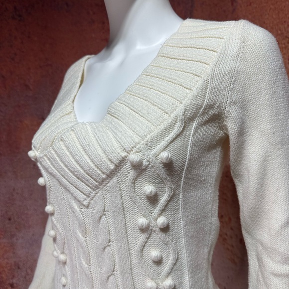 Elegant Winter White DKNY Sweater - Picture 2 of 7